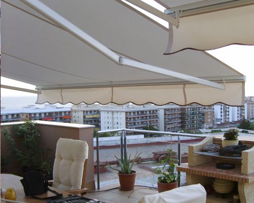 Toldo extensible para áticos