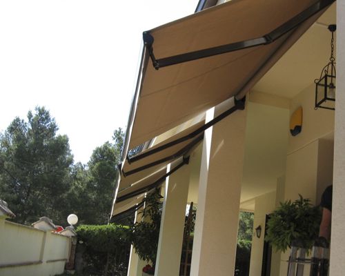 Toldo de brazo extensible para porches