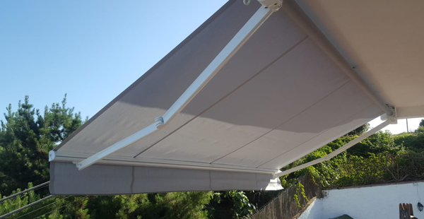 Toldo brazo invisible Premium - Imagen de catálogo