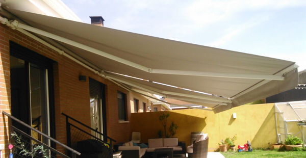 Toldo brazo invisible monoblock - Imagen de catálogo